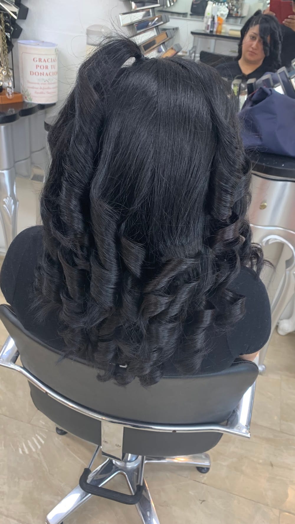 Glossy Dominican blowout with bouncy curls set at the salon